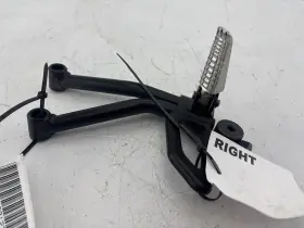 43810-18k00 Suzuki 2018-2022 Sv650 Abs Right Rear Foot Rest Peg Bracket Oem