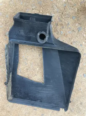 1011520-00-d Tesla 101152000d S Front Right A/c Condenser Duct 12-15 One Broken Tab