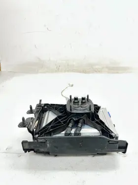 1684435-00-e Tesla 1684435-00-d Oem 20-24 Model Y Mcu-z Computer Media Control Module