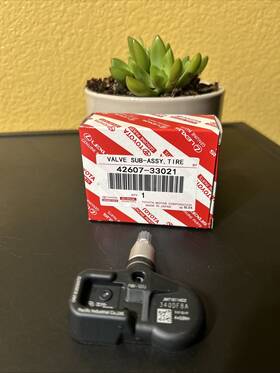 Toyota 42607-26010 Genuine 42607-33021 Valve Sub-assy Tire Pressure