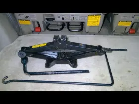 564.to1401 Toyota Sienna 2001 Jack 1540239
