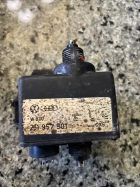 251957901 Volkswagen Vw Vanagon Oem Egr Recorder Counter Box 1980-92 #