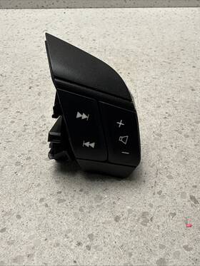 Volvo 30739568 2005 S6 Steering Wheel Audio Radio Control Switch