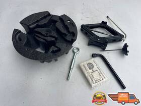 Volvo 31423553 2011-2018 V60 Jack Lug Wrench Foam Tow Hook Tool Set Oem 11-18