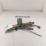 Murano 2006 Jack 574048 Used. Price: $55.00.